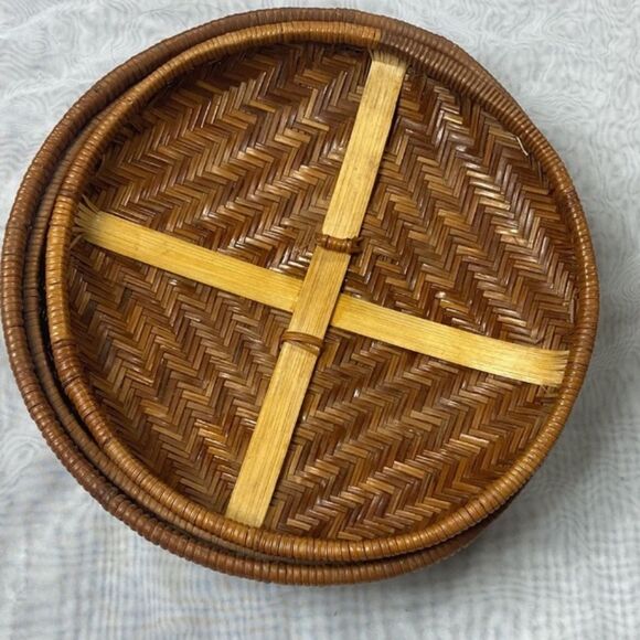 VTG, Mid Century Handcrafted Brown Woven Wicker Rattan Storage Basket with Lid - Picture 2 of 6